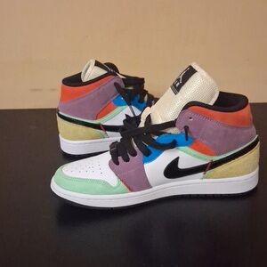 Women’s Air Jordan 1 Mid SE Lightbulb - size 9
